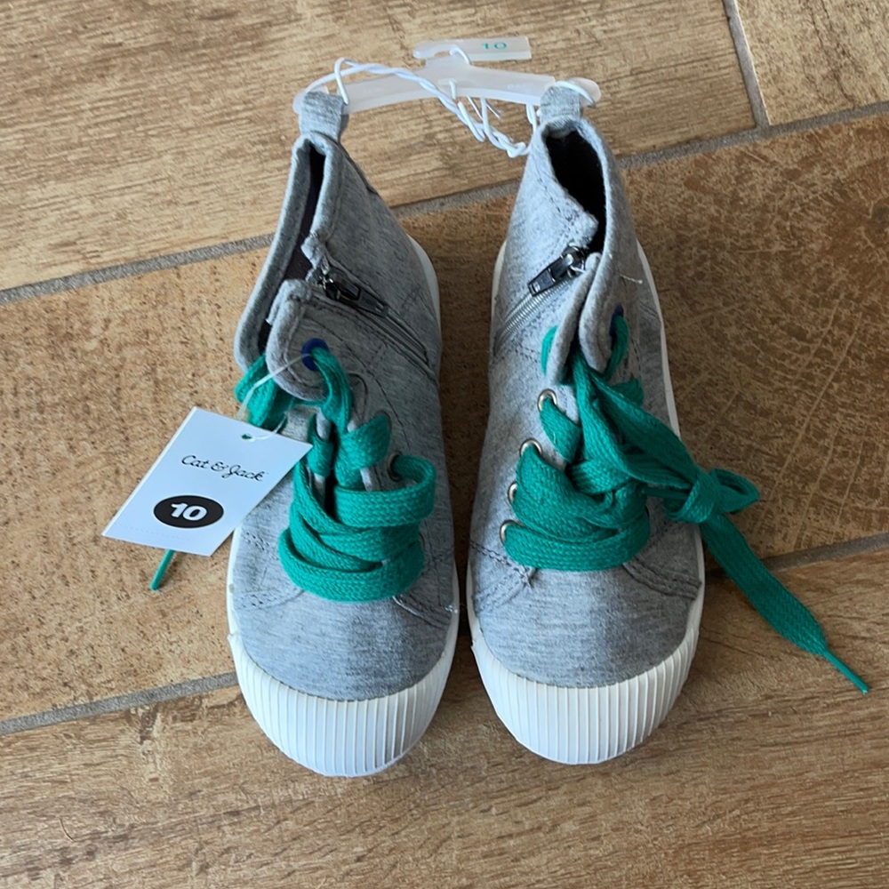 NWT cat and Jack boys high tops Sz 10